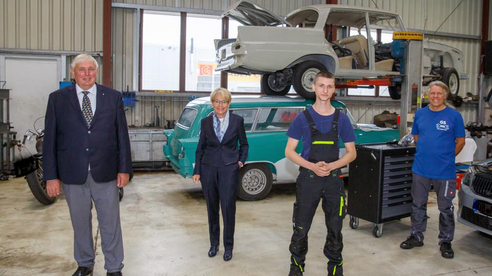 Minister besucht Ausbildungsbetrieb in Herne