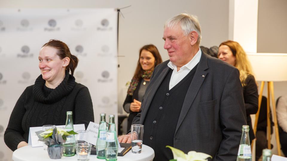 Arbeitsminister besucht das Bochumer IT-Start-up Platri GmbH, das in Teilzeit eine junge Frau ausbildet
