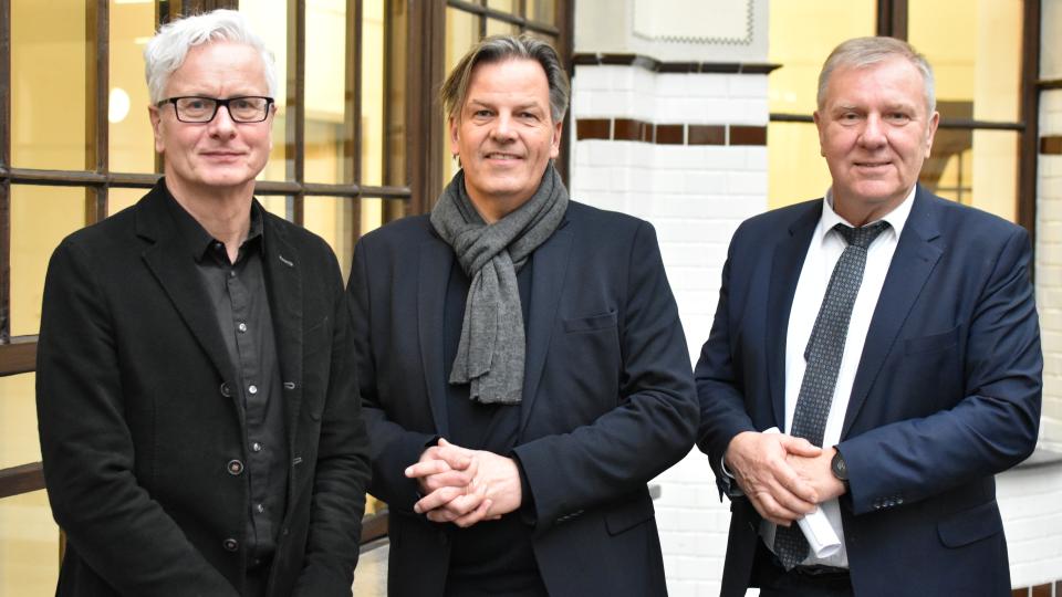 Fototermin mit Stefan Kulozik, Torsten Withake und Karl-Heinz Hagedorn (von links nach rechts) im Gebäude der G.I.B.