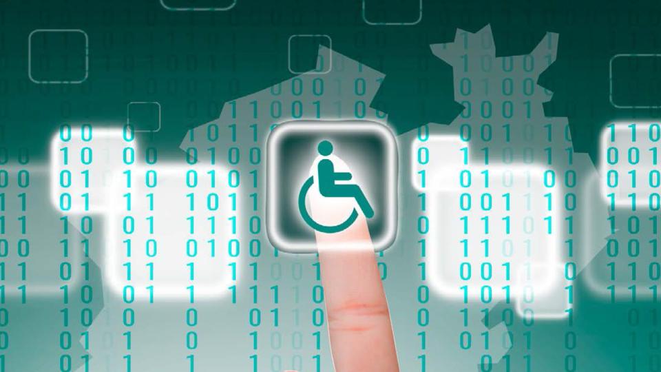 eine Hand tippt auf ein digitales Bild mit einem Rollstuhl-Symbol, im Hintergrund ein Umriss von Nordrhein-Westfalen und digitale Symbole