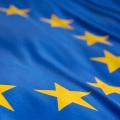 EU-Flagge: gelbe Sterne auf blauem Grund